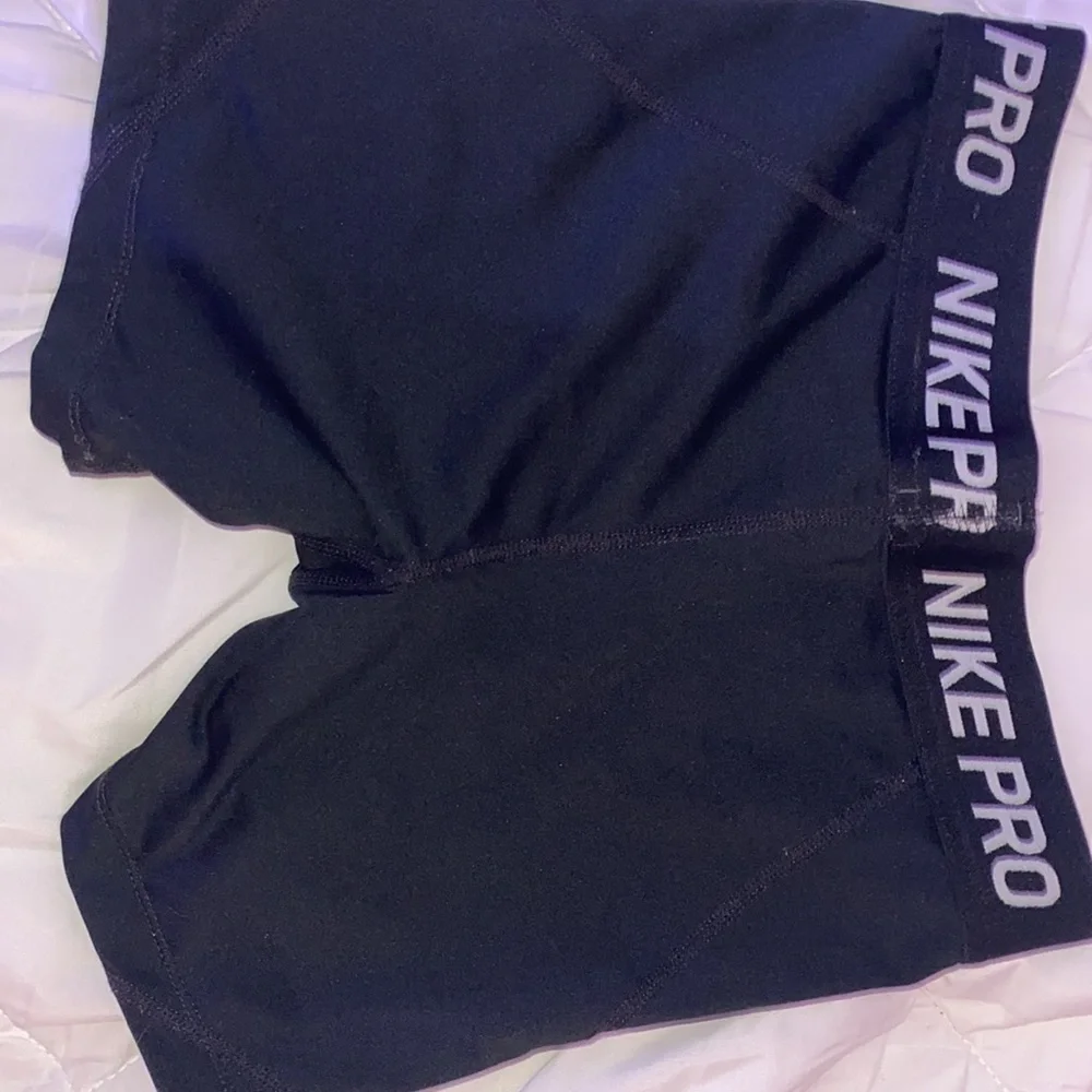 Nike spandex shorts - Picture 4 of 5